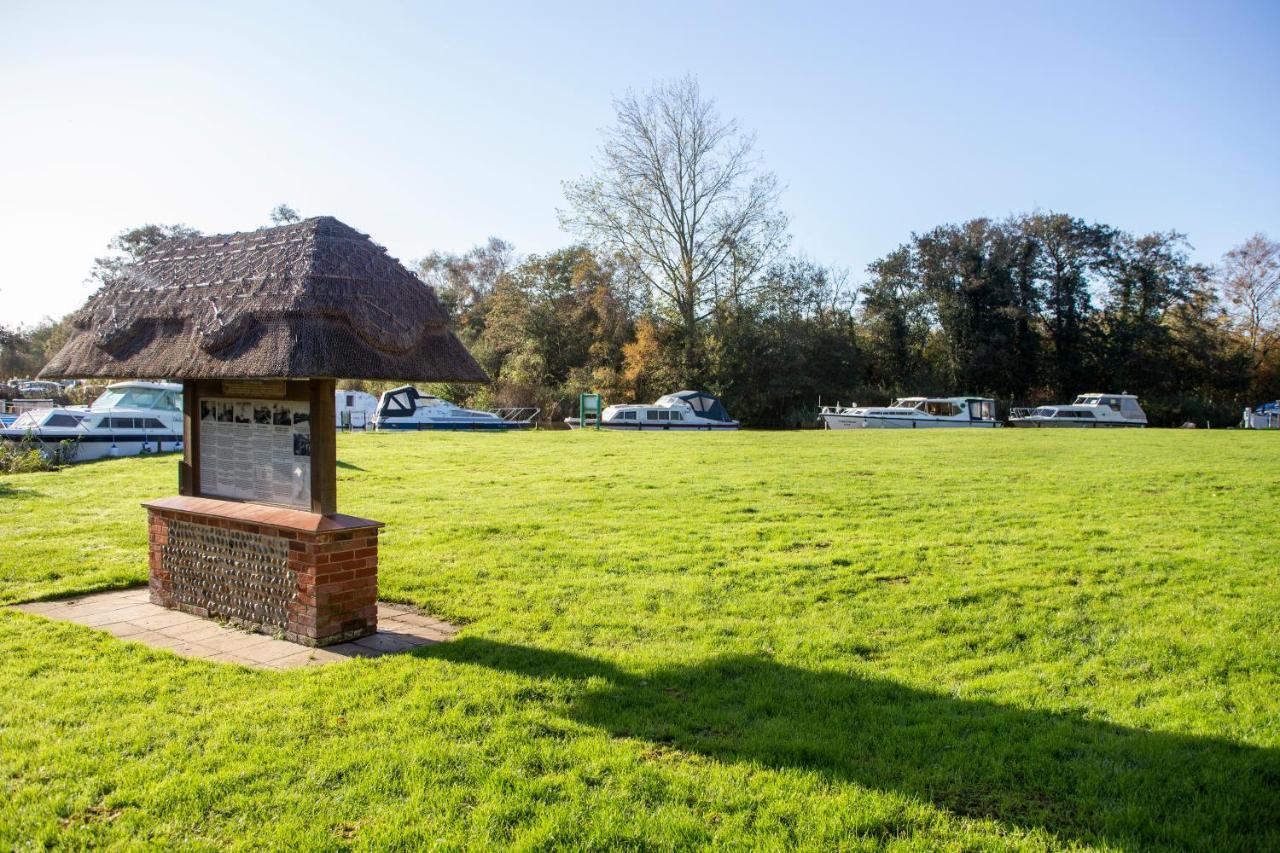 Sutton Staithe Hotel Exterior photo